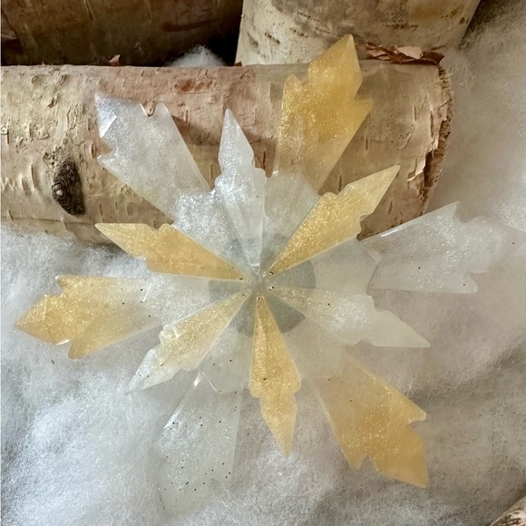 Beautiful Glittering Winter Snow Flake Magnets - Picture 5 of 9